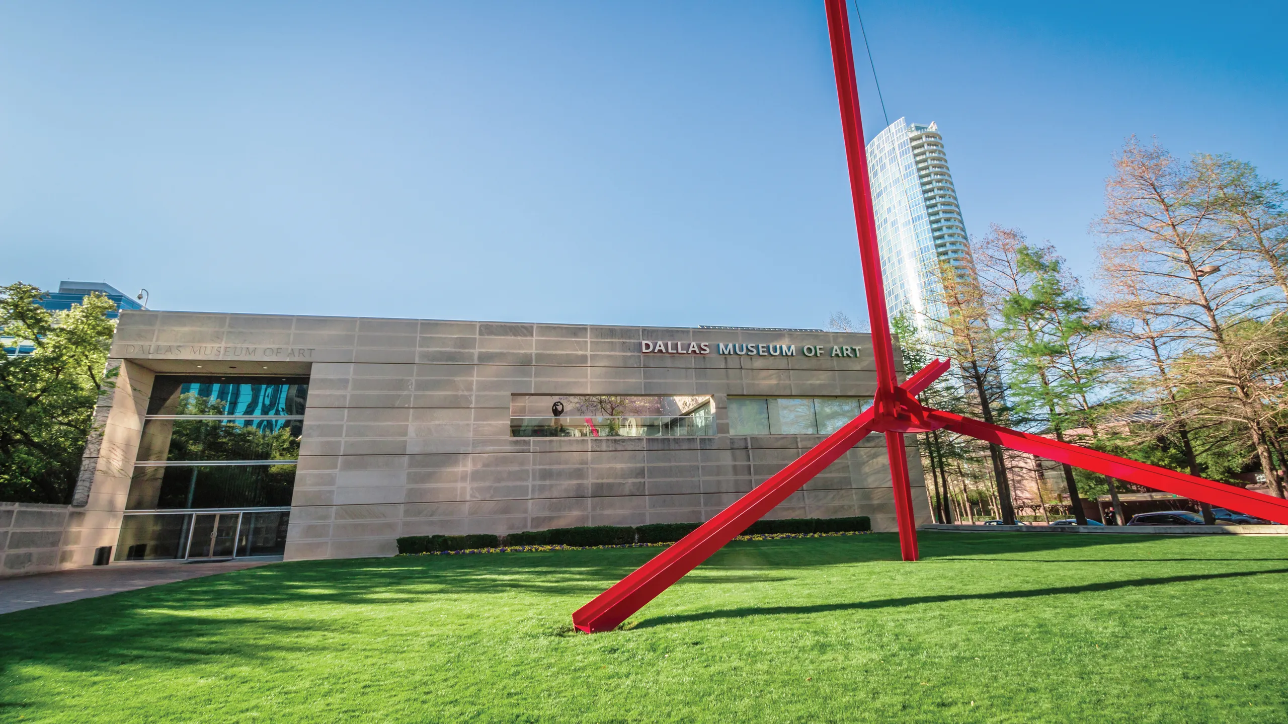 Dallas Museum of Art entrance and sculpture. 