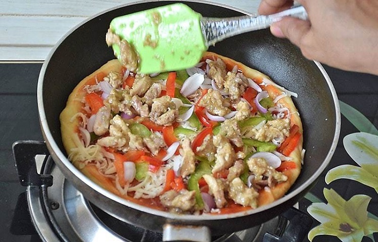 Chicken-Pizza-Decorate-Pizza-before-cook