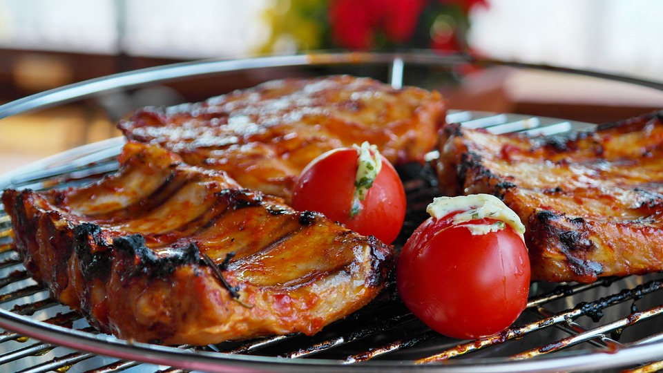 spare ribs and tomatoes